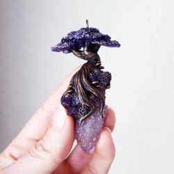 culturenlifestyle:Magical Jewelry Inspired by the Enchanted Forest Florida-based artist Cheryl Lee designs nature-inspired pieces, which pay homage to the mystical worlds of fairies, gnomes, princes and princess. Combining a group of natural elements,