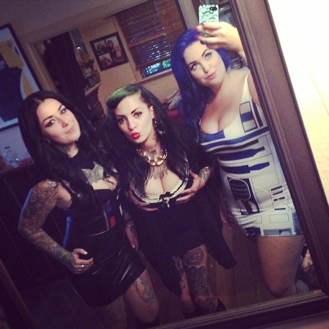 jaimienicole:  these babes ✌️ @ladykingsley @artistesa #starwars #r2d2 #darthvader