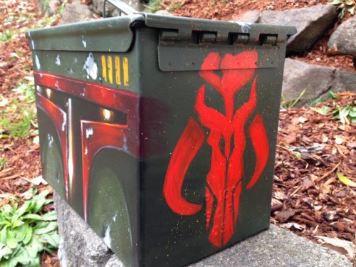 xombiedirge:  Boba Box by Augie Pagan / Blog 11” X 7” X 5.5” Acrylics and spray cans on metal ammo box. Part of “Star Wars The Art Show: Episode III”, at Ltd Art Gallery / Tumblr.