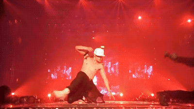 youneedtokeepcalm:  In the 2nd he is just flying.But i hope you are not dead with that. 