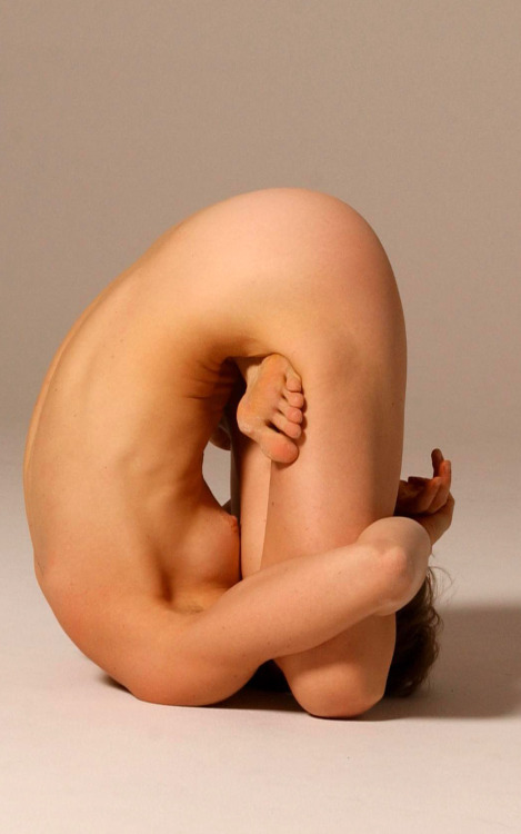 http://activegirls.tumblr.com/post/138541294533