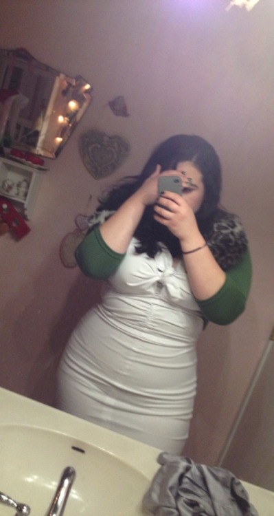 shushangs:  chubby-bunnies:  First submission, and completely nervous about it! My name is Daisy, I’m 19 size US16. Stayyy lovely ladies!!!!   I love first submissions… At times it means there is hope for a beautiful woman to be fully confident in