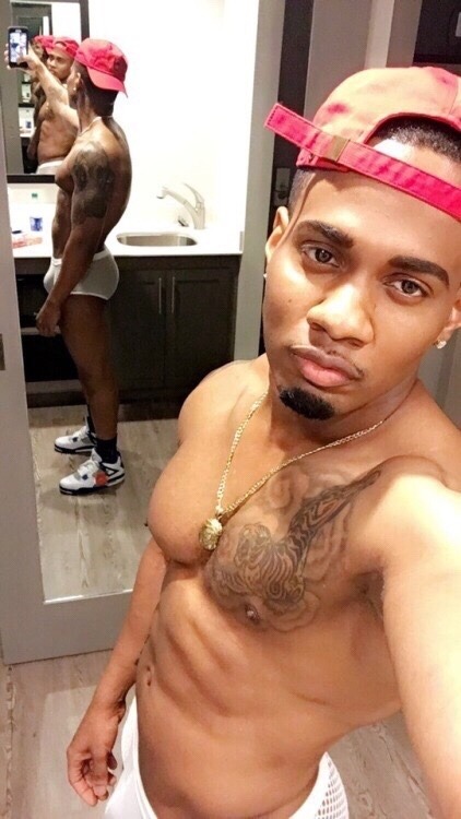 edroooooo:  loinclothhoes:     Ass FAT + Jordan’s = TURN ON ASS EATING ‼️
