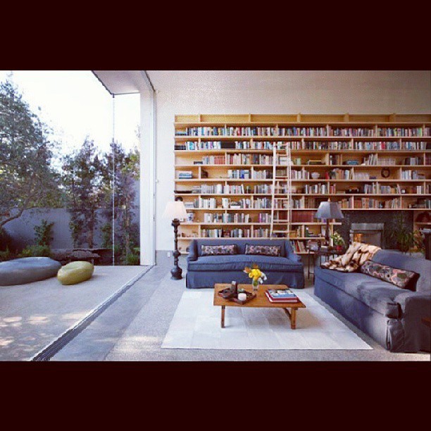 #iWant a room like this one. Full of awesome books to read, with an outside view