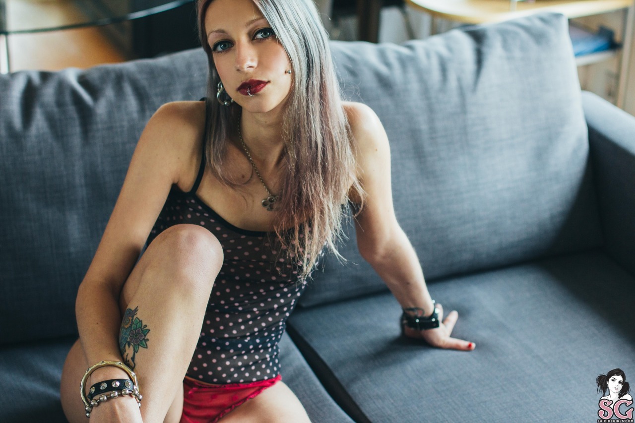 suicidegirlslover:  Demonia Suicide