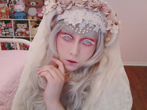 mahouprince:  noble-of-shadows:markuma:  どうぞ、わたしをむさぼりください
