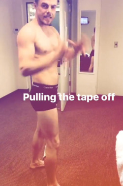 malecelebunderwear:  Derek has given us two glimpses of his underwear choices on his recent tour. Neither of them have been briefs. I am disappoint.
