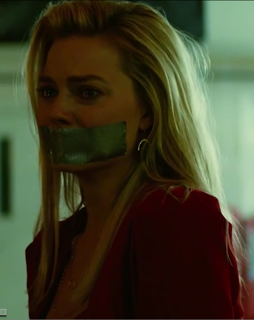 damselsandothersexyness:  gag-world:  Margot Robbie  Love me some Margot Robbie, especially in full 