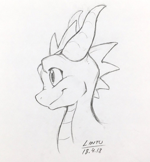 lintufriikki:I’m so glad Spyro is cute in the remakes 💜