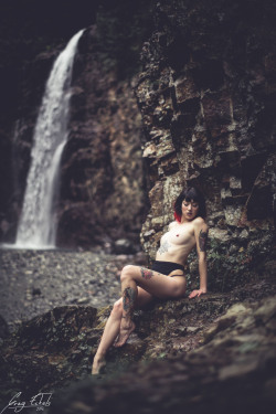 gregeckelsphotography:  The Maiden of the Falls // Feryn SuicideFull Uncensored set to be released on my Patreon shortly. Greg Eckels Photography Patreon | Instagram 