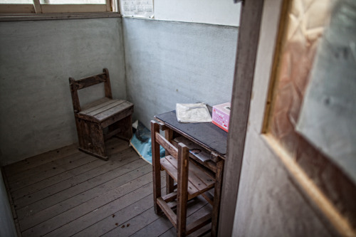 The naughty room.  I am guessing this closet was used as a kind of “solitary confinement&rdquo