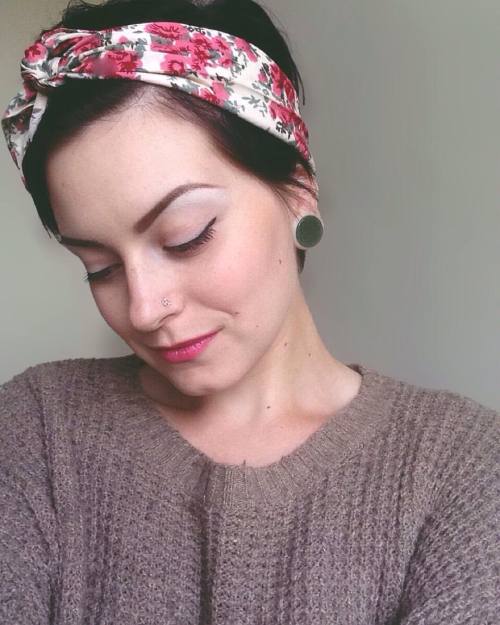 #suicidegirls #suicidegirlsselfie #sgselfie #headscarf #scarf #pinup #girlswithplugs #girlswithshort