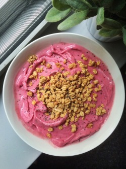 Kate-Loves-Kale:  A Berry Yummy Breakfast 👅💕 (I’m So Lame) ☺️ Raspberry