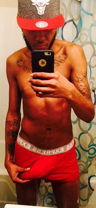 jerzdikk:  jerseyguysexposed:  Dl jersey city guy  Who and wea is he? 😩😜🍆💦