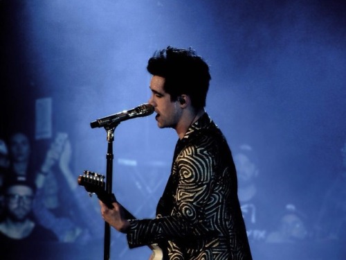 brendonuriesource:January 25 || Panic! At The Bridgestone Arena |erinslanier