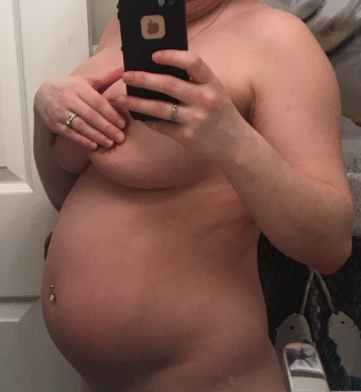 stretchitup:5 ½ months (22wks) pregnant &amp; was SO horny I not only fucked