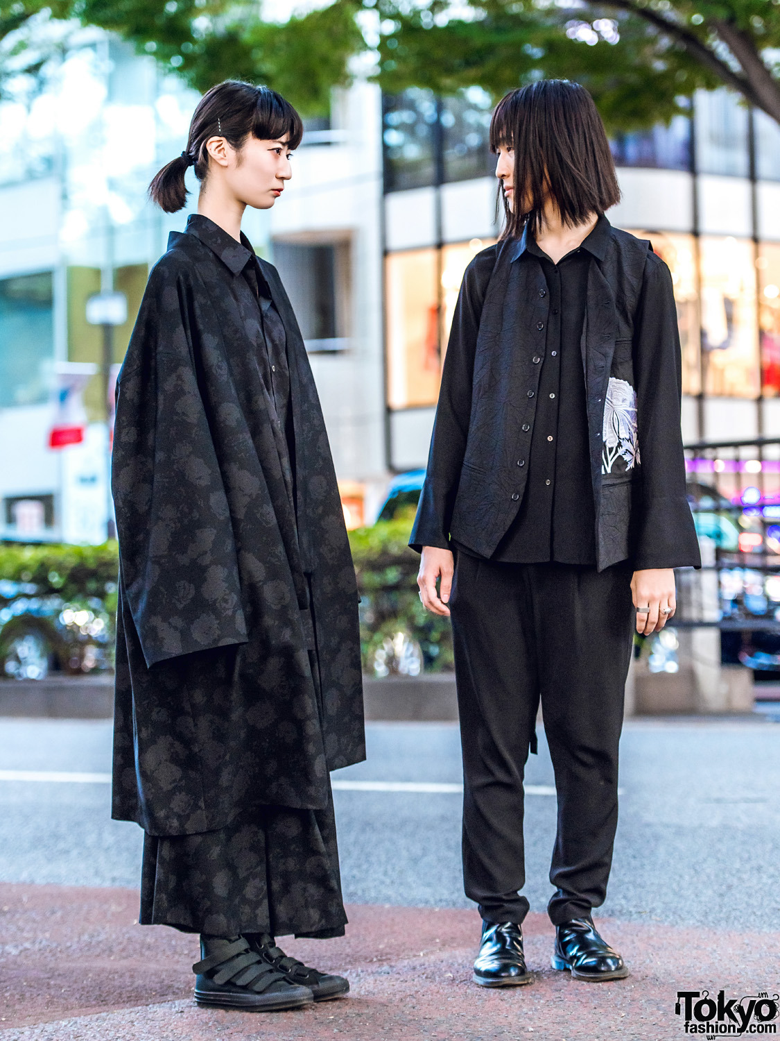 tokyo-fashion:  Saaya and Mao on the street in Harajuku wearing minimalist monochrome