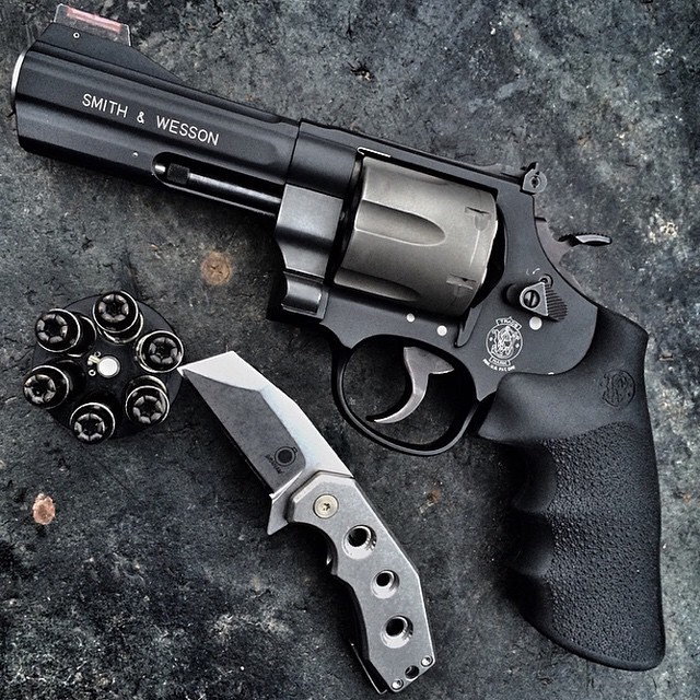 gunsdaily:  @mmdriller Today’s new toys!  @jongrahamsr Stubby Razel  @smithwessoncorp