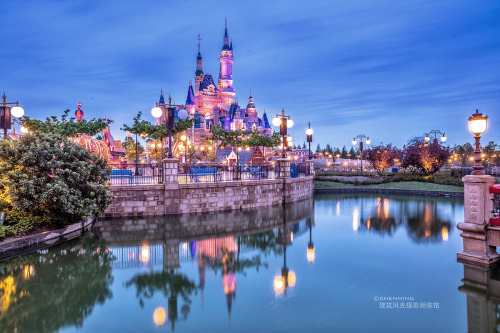 XXX mingsonjia:  Shanghai Disneyland by 白日梦想家陈铭 photo