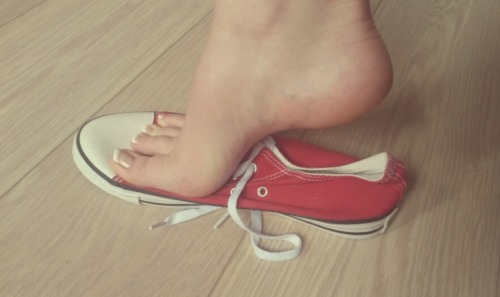 miss-sophies-feet:@feetonshoes  @miss-sophies-feet