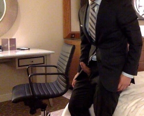klhunk123: exploringchn: #hawt #asianboy #gayboy #chinaboy #sexy Damn.. it’s hot in smart office wea