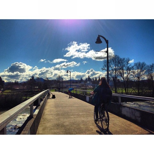 The #sun in shinning in Eugene! So many smiley faces biking around