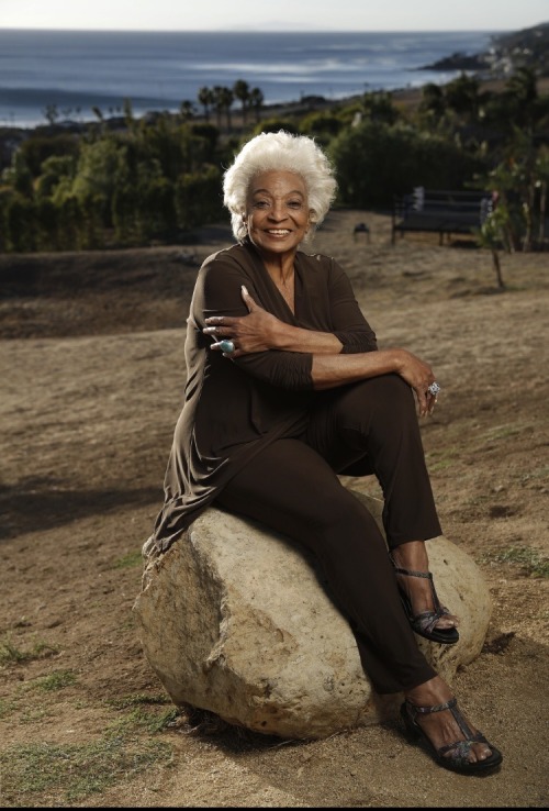 yinx1:cheer-deforest-kelley:This is heart wrenching. Nichelle Nichols (Lt. Uhura) has been suffering from Dementia for years. She’s lots most of her money, the home she loved and there is a fight for her conservatorship Her sister has set up a GoFundMe