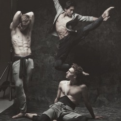 heinzplomperg: pas-de-duhhh:  Men of the National Ballet of Canada: Naoya Ebe, Slylar Campbell and Harrison James Wynn   Male Dance! 