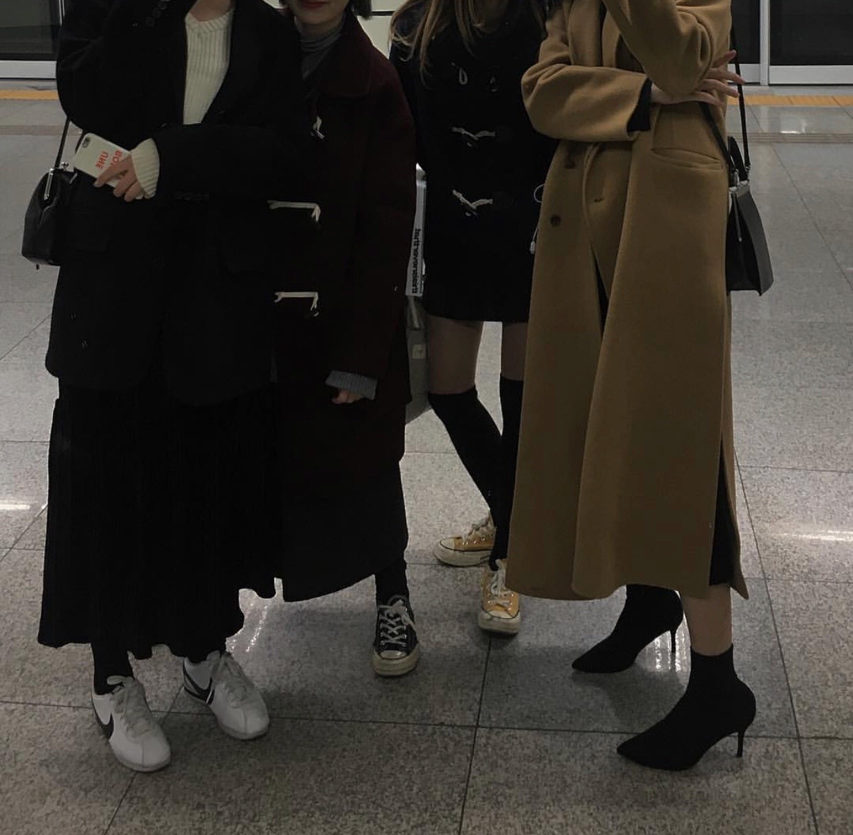 onlyelu:  https://instagram.com/p/BdATDLfg4rK/