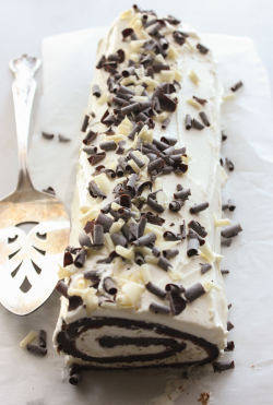 verticalfood:  Chocolate Tiramisu Cake Roll