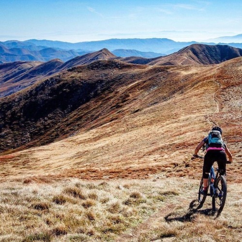 rideraddict: Mountains, I love you! look at the horizon, hear the silence… and #rideon ‍♀️ @danitern