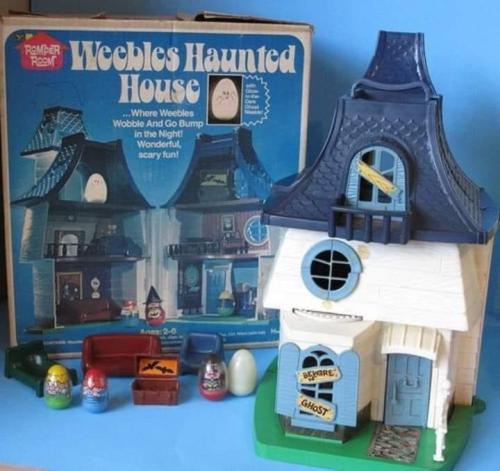 blondebrainpower:Weebles Haunted HouseWhere Weebles wobble and go bump in the night! Wonderful scary fun!