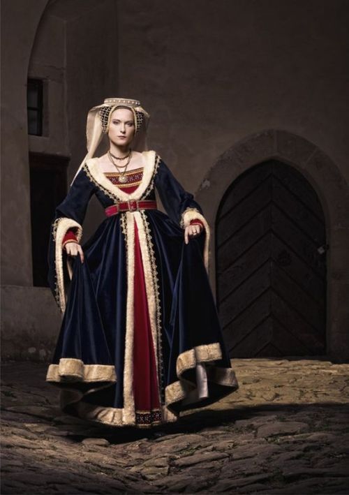 sartorialadventure:15th-century Burgundian gown by Kristýna Petříčková (click to enlarge)@caelidra c