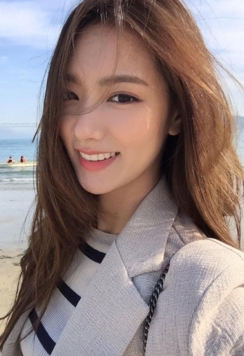 irubishootip0st:footlongwonder:irubishootip0st:stunning beauty!Oh my I can’t get enough of hergoing 