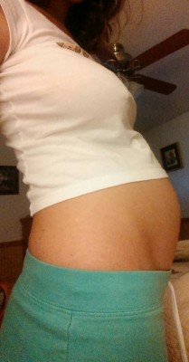 bellabountiful:  My belly is starting to grow :)  35 inches around with a 37 inch bottom :P