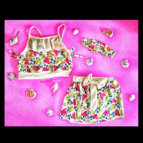 How adorable is this little girls bikini set! The material is soft, stretchy and silky. I ordered a 