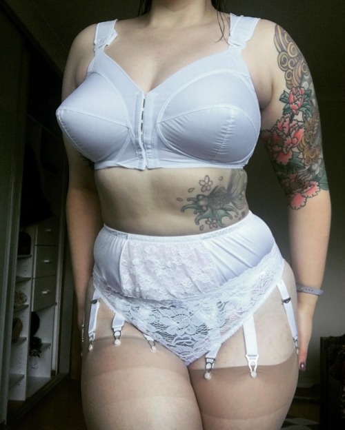 the-nylon-swish:How do you like them apples? I bloody love this bra, look at how pointy my jugs are!