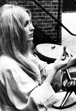  Sharon Tate behind the scenes of 12+1 (1969)