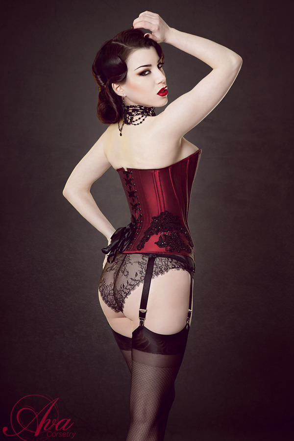 aurora-nordstern:  #lingerie #red #corset Photography: Iberian Black Arts Suspender