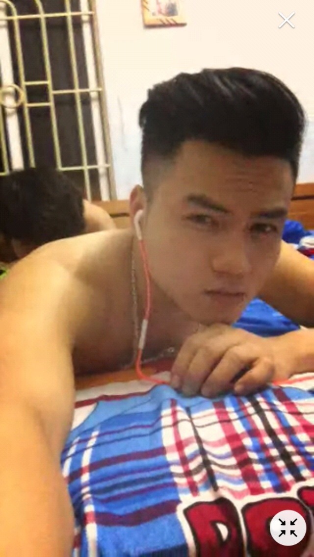 megaaplova:  sexydick981:  sinkunbee:  hotguyszz:  Vietnamese guys anal fucking public