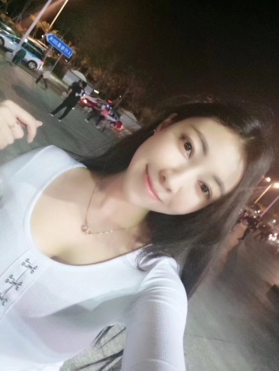 xiaoyao77888: 新婚气质美丽小少妇，冬日下午来一发么么茶！肉丝骚粉内衣真的很舒适！ 对白淫荡大冷天和学院御姐女友荒废村庄野战大屁股冻得都是鸡皮旮瘩 露脸双飞女友和表姐火爆奉献一 让无数撸友