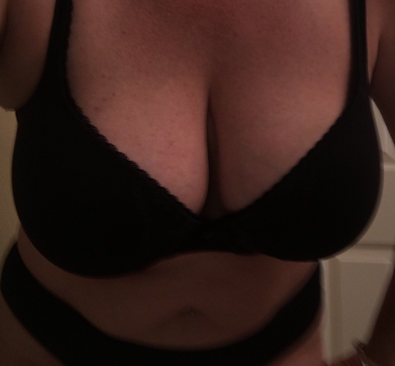 HOT WIFE