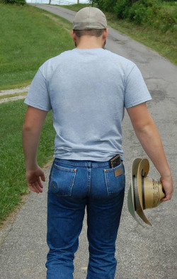 Stinkystraightalpharedneck:  Cowboy Stink, Nothing Better