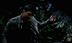 stardustsam:  Dean Winchester + post-it notes