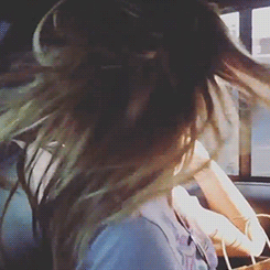  @AnnaBanks: Having a blast driving to the beach house for a weekend getaway with