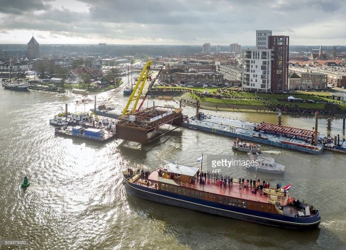 KAMPEN, the Netherlands - Archaeologists raised a 15th century trading ship that once sailed the Bal