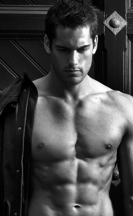 malebodyperfection:  Dylan Flannery 