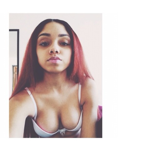 kxngvxgitx:  johnnapaige:  Noidonotcarethatyoupeopleicanseesometittieactiontheyaresmallanywaysnothingmuchtolookatbuhbye.  cute ruth  Baddie