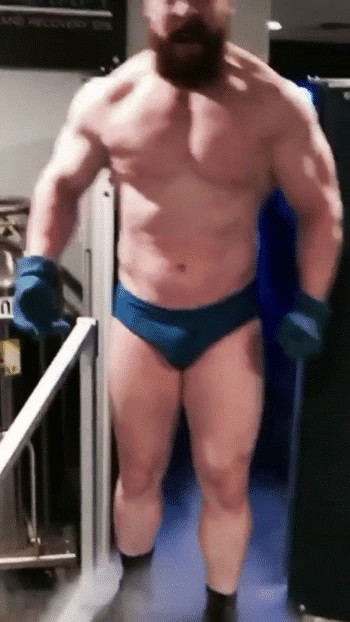 Those little blue speedos and bulge! 😍 (X)