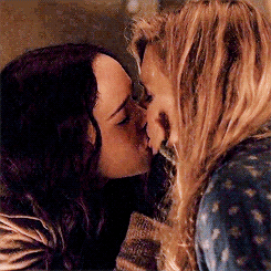 your-lesbian-friend:  elliotpdaily: “Can I kiss you?”“You may.”  ♡ 